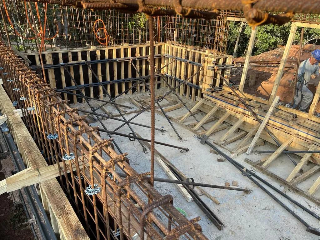 Estampa de bambu em concreto — registro de processo e obra.