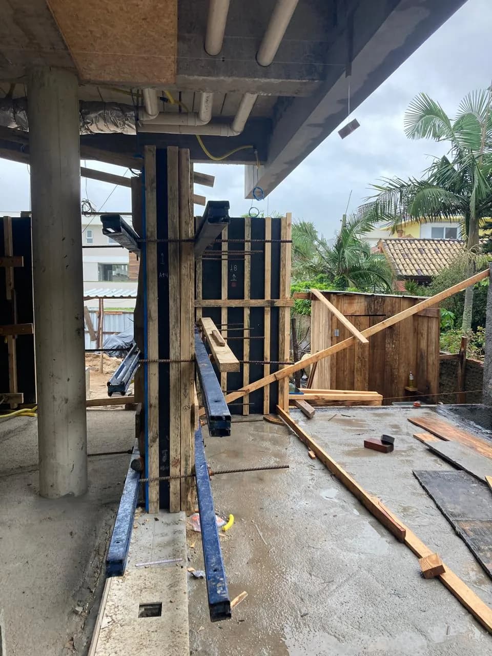 Estampa de bambu em concreto — registro de processo e obra.
