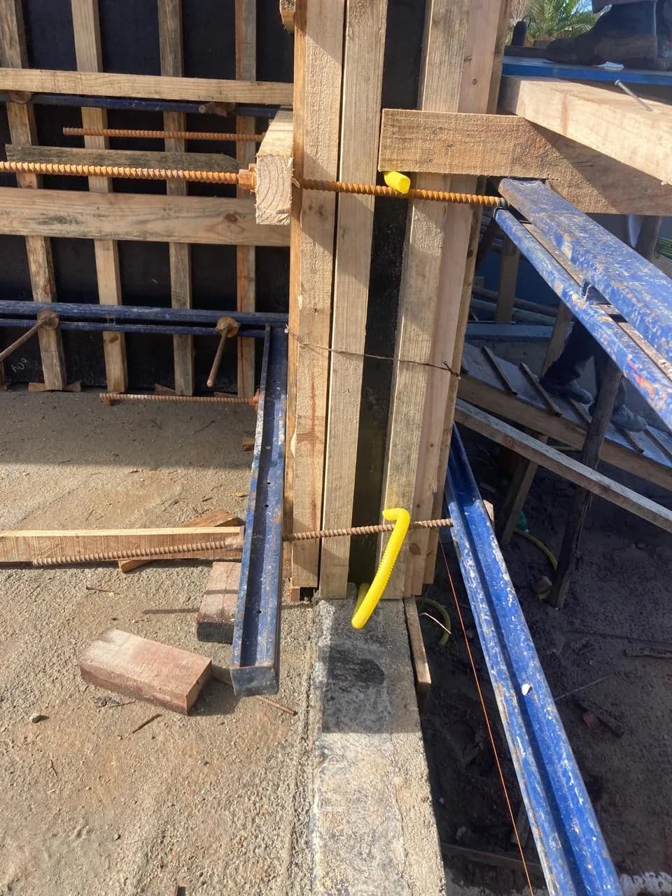 Estampa de bambu em concreto — registro de processo e obra.