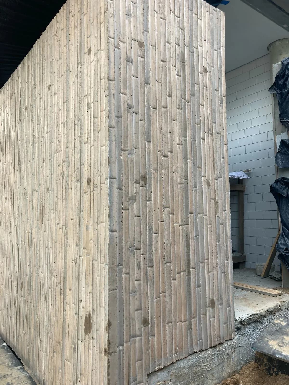 Estampa de bambu em concreto — registro de processo e obra.