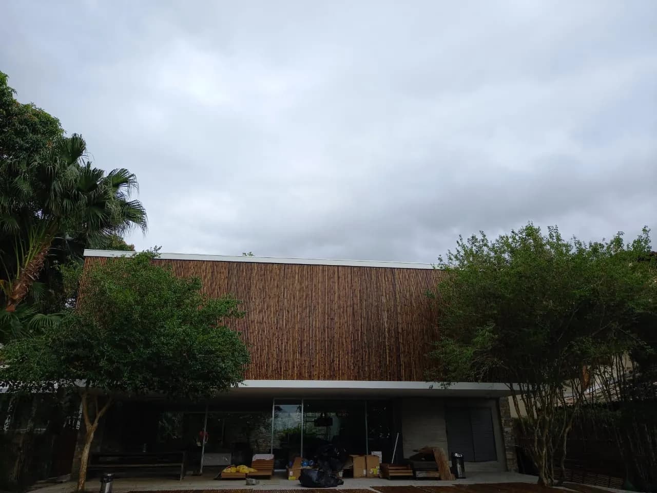 Revestimento de bambu da Casa da Praia da Feiticeira (MK27) — registro de obra.