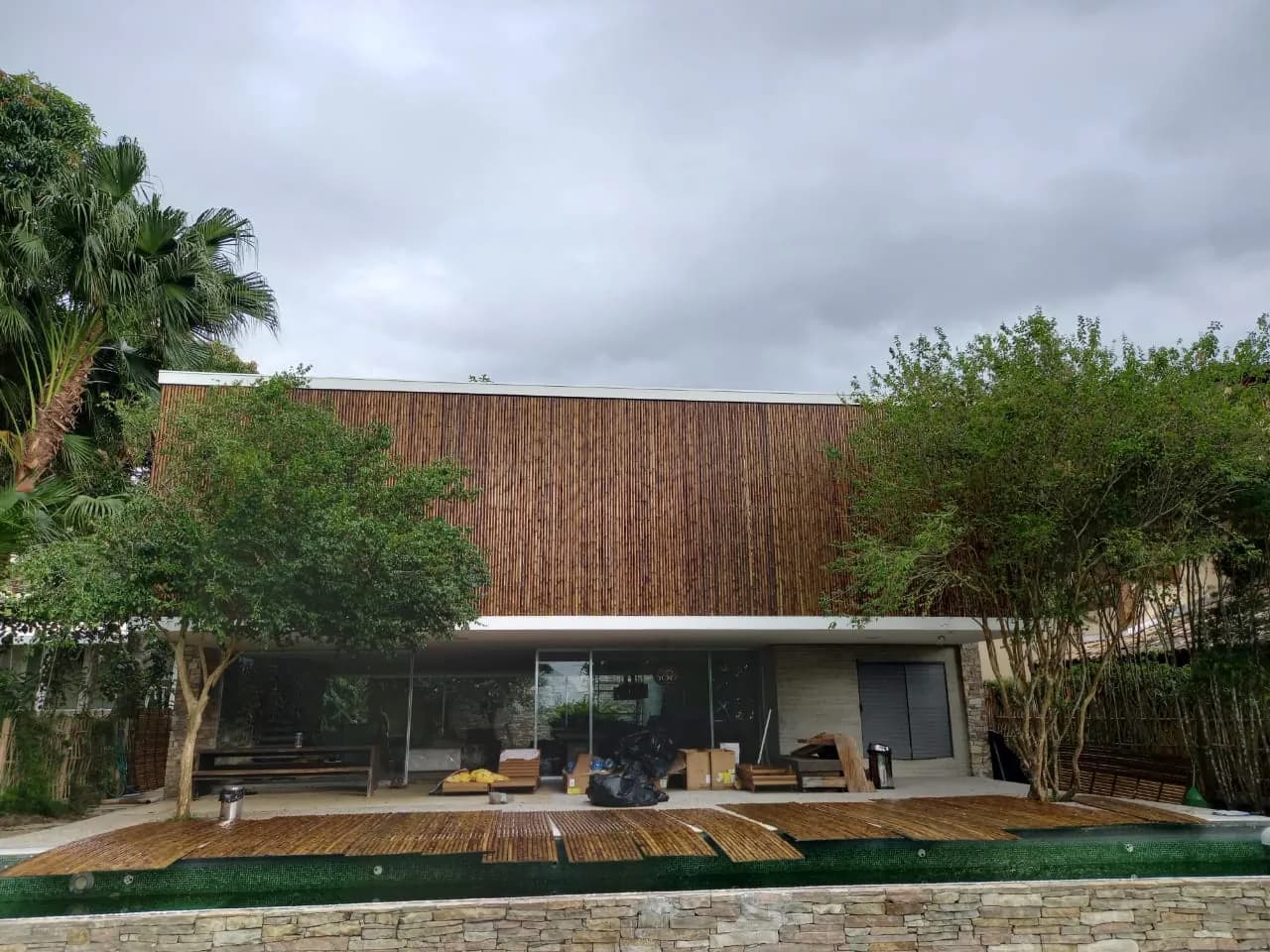 Revestimento de bambu da Casa da Praia da Feiticeira (MK27) — registro de obra.