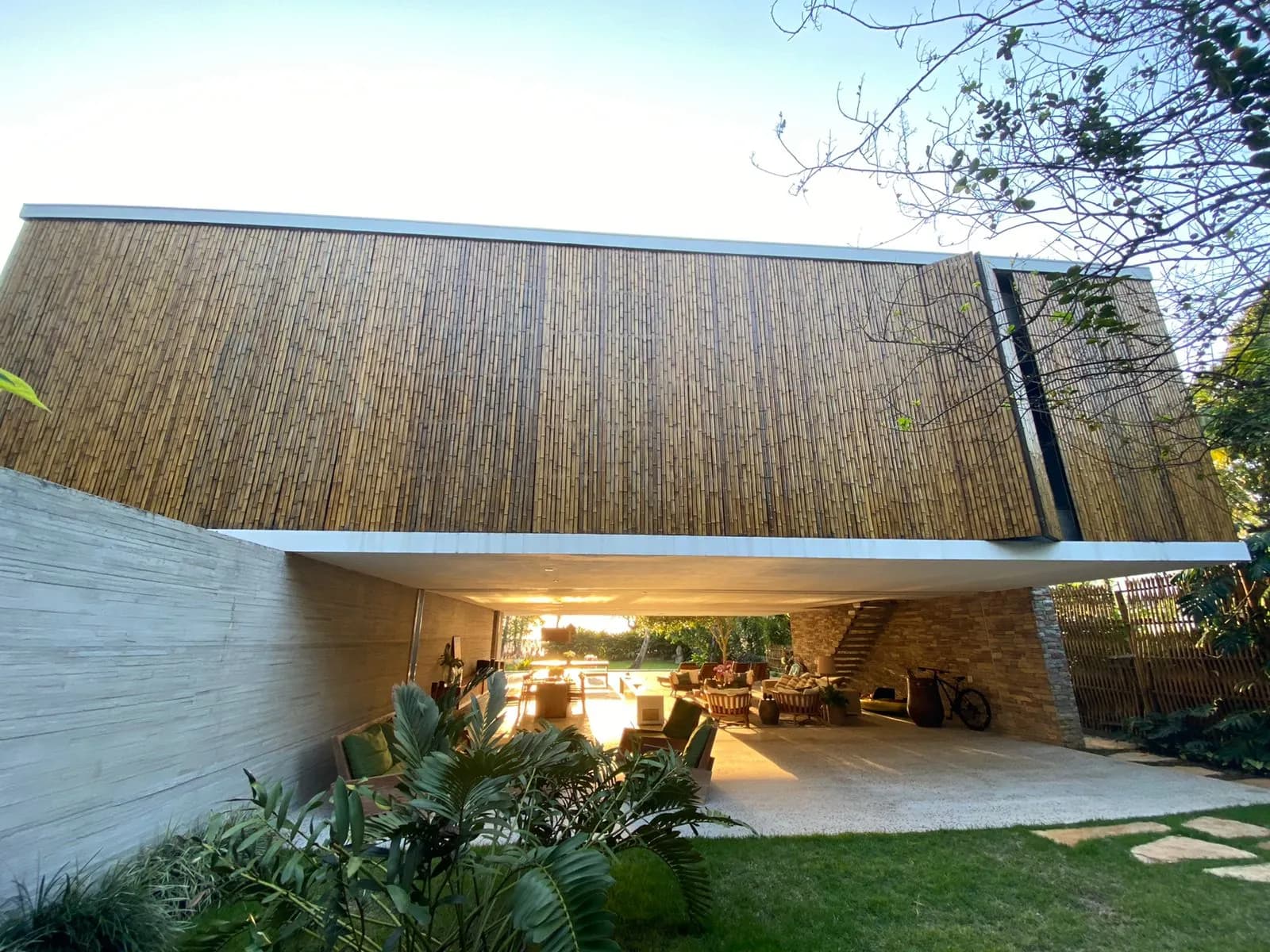 Revestimento de bambu da Casa da Praia da Feiticeira (MK27) — registro de obra.