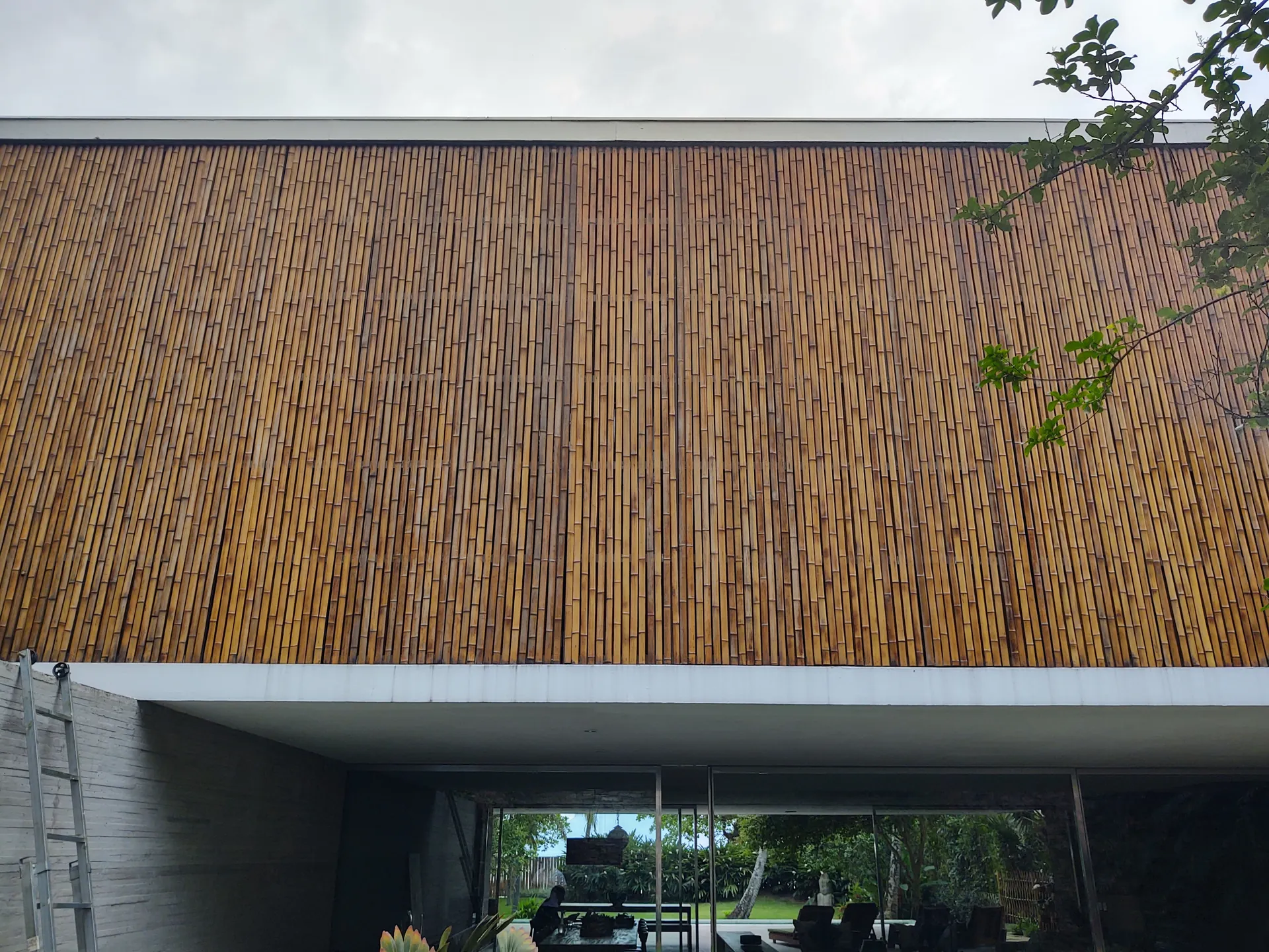 Revestimento de bambu da Casa da Praia da Feiticeira (MK27) — registro de obra.