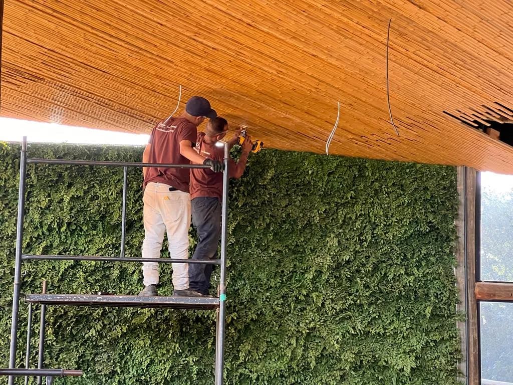 Estrutura e revestimentos de bambu do Vanara Bubble — registro de obra.