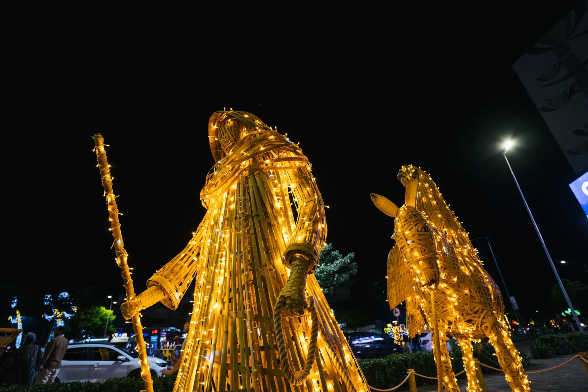 Cena de São José, Maria e o burrinho em bambu — Natal dos Pioneiros — Cascavel 2025.