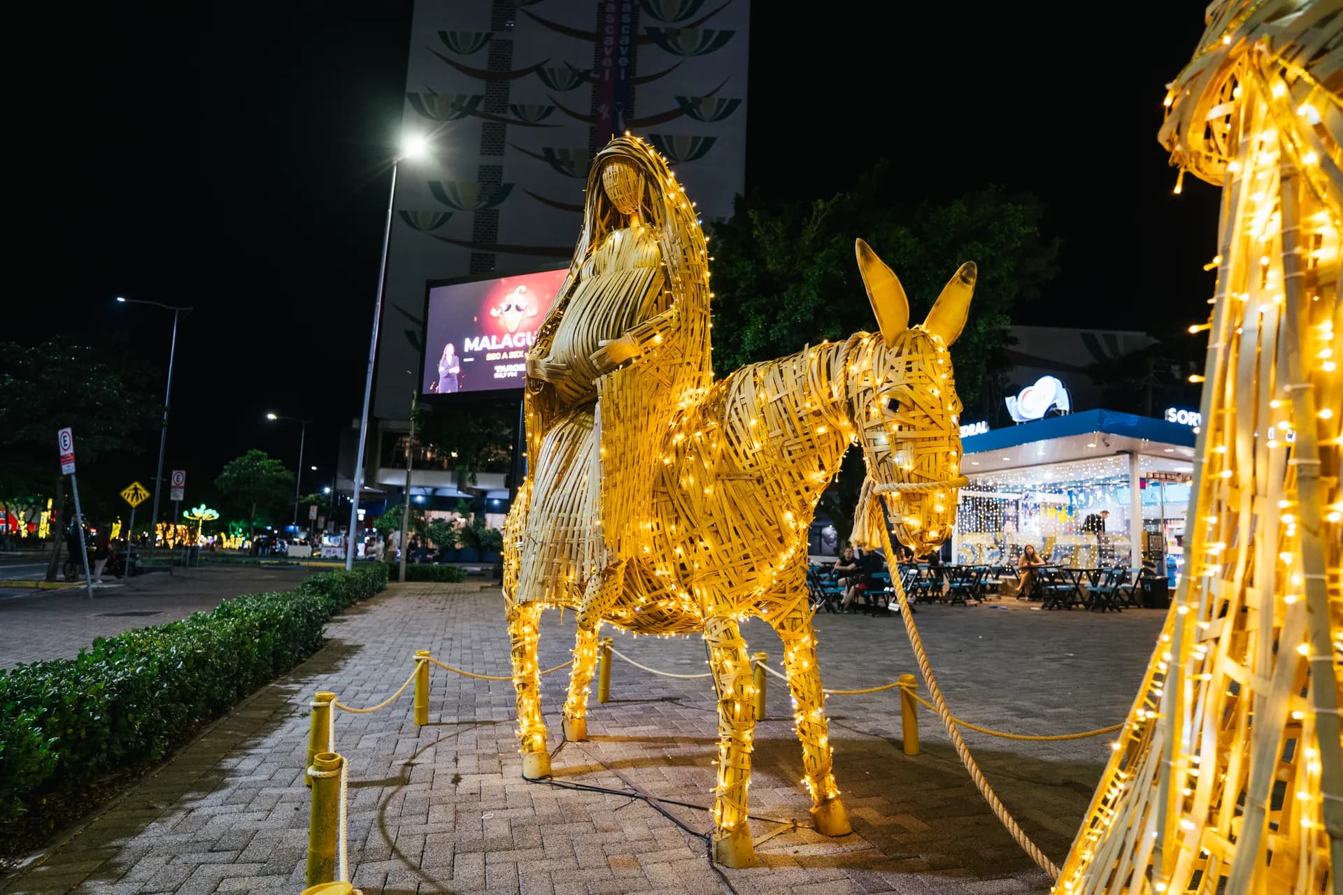 Cena de São José, Maria e o burrinho em bambu — Natal dos Pioneiros — Cascavel 2025.