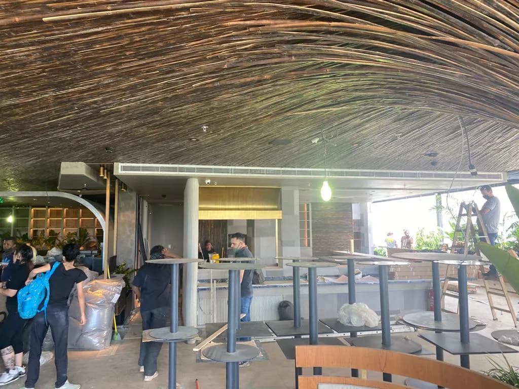 Forro escultórico em cone de bambu do Restaurante Makoto — registro de obra.