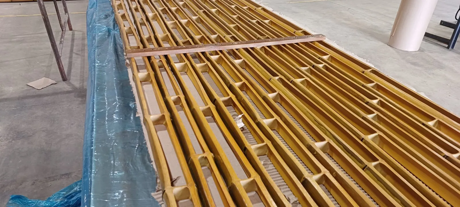 Fabricação dos painéis de brise de bambu no ateliê, projeto MPG.