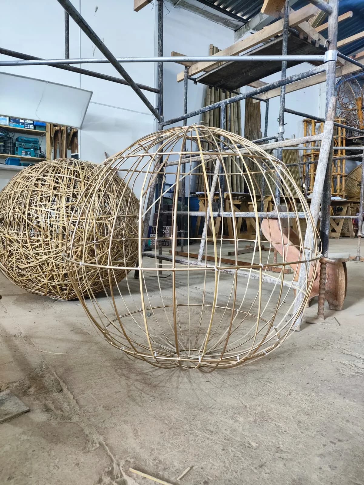 Estrutura e trama da Luminária Ninho em bambu — Luminária Ninho — Studio Objeto / Arthur Casas.