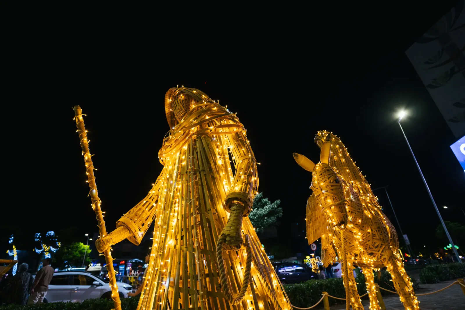 Cena de São José, Maria e o burrinho em bambu — Natal dos Pioneiros — Cascavel 2025.