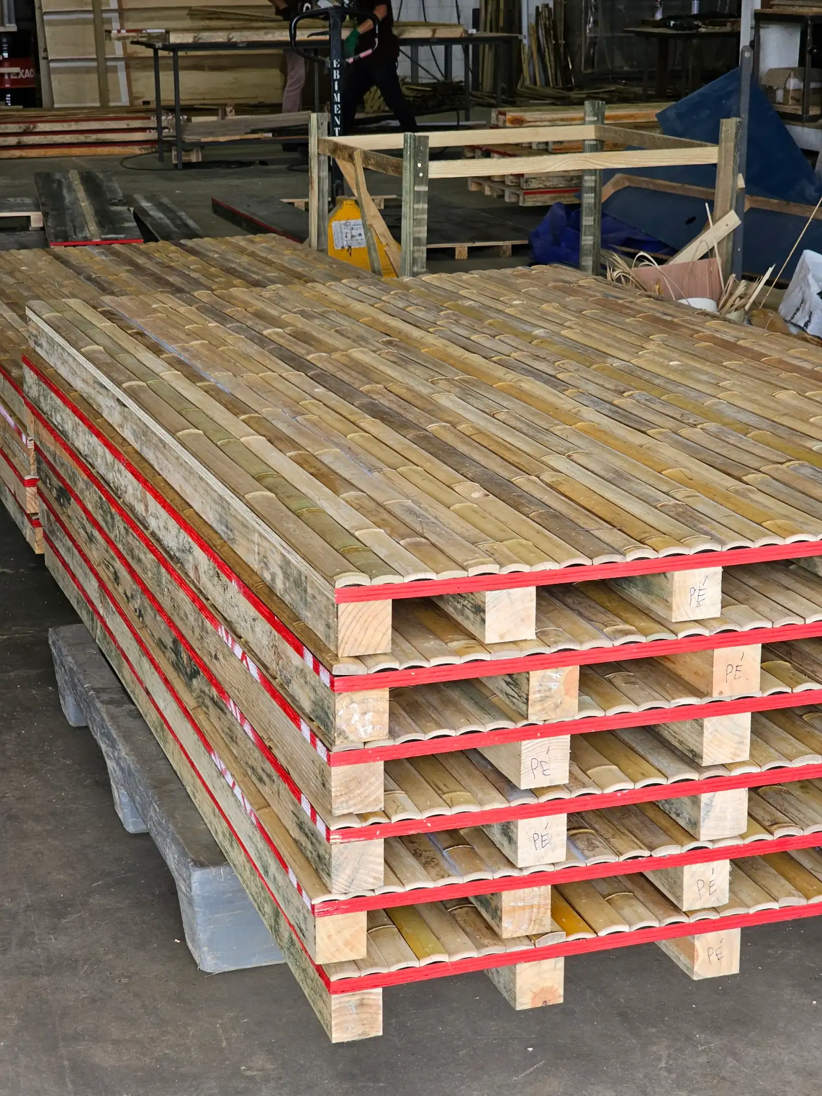 Estampa de bambu em concreto — registro de processo e obra.