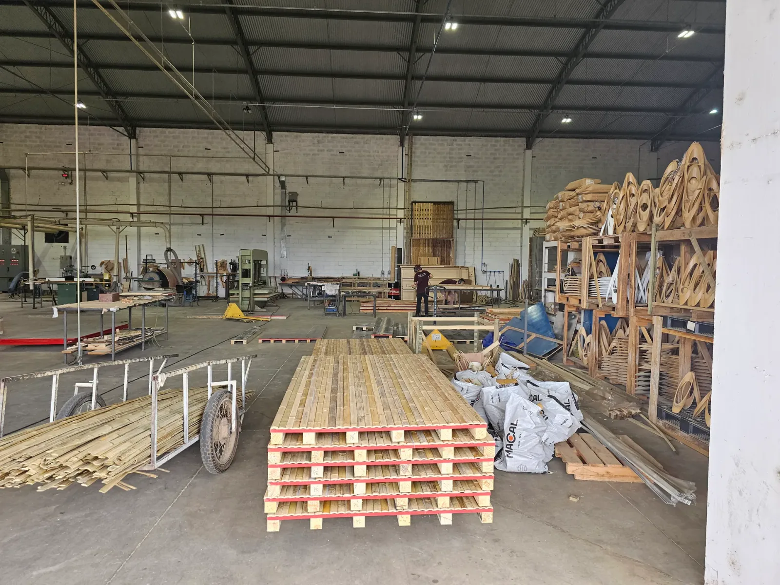 Estampa de bambu em concreto — registro de processo e obra.