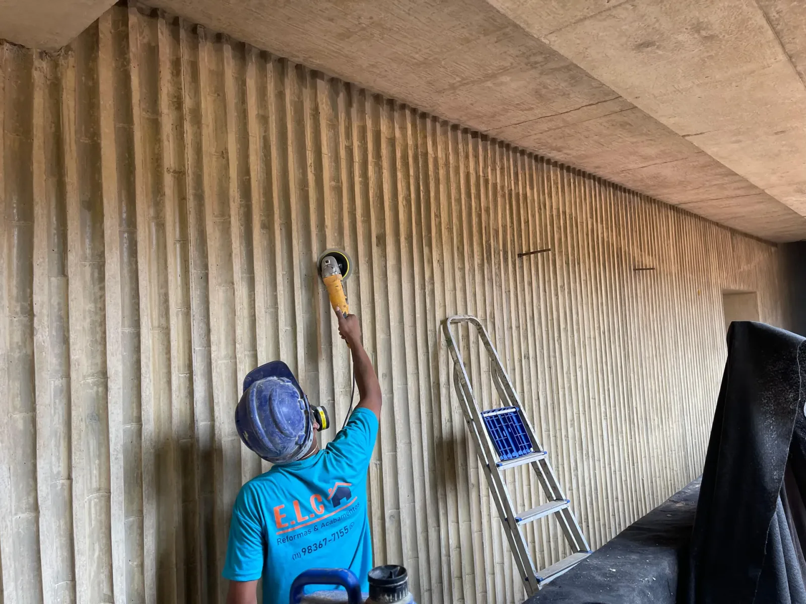 Estampa de bambu em concreto — registro de processo e obra.