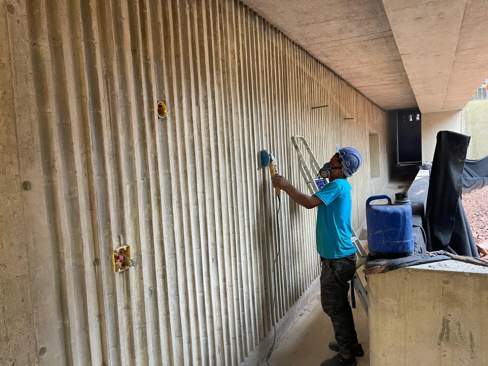 Estampa de bambu em concreto — registro de processo e obra.