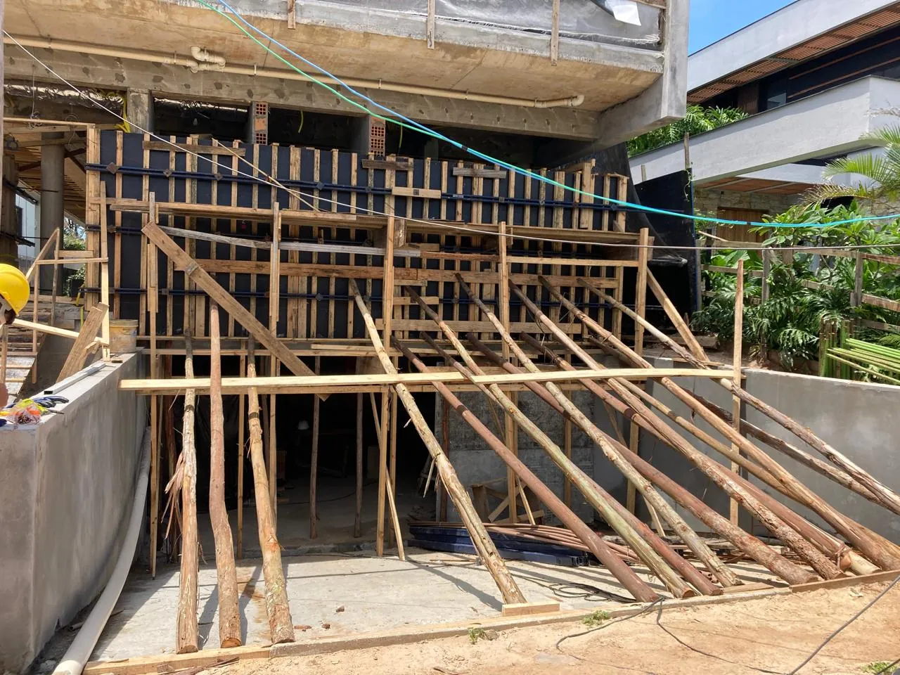 Estampa de bambu em concreto — registro de processo e obra.
