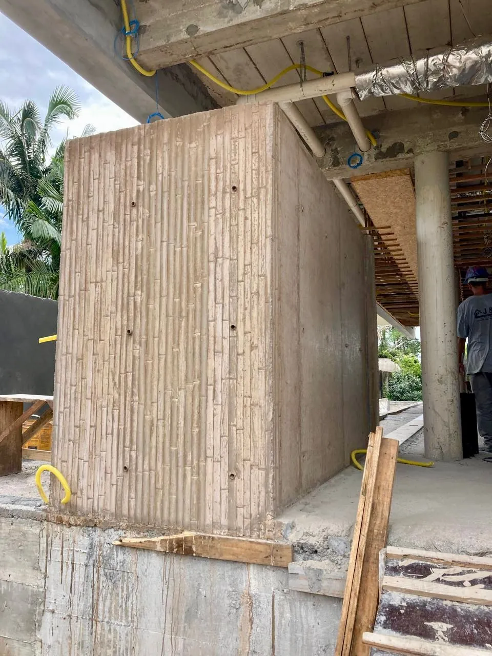 Estampa de bambu em concreto — registro de processo e obra.