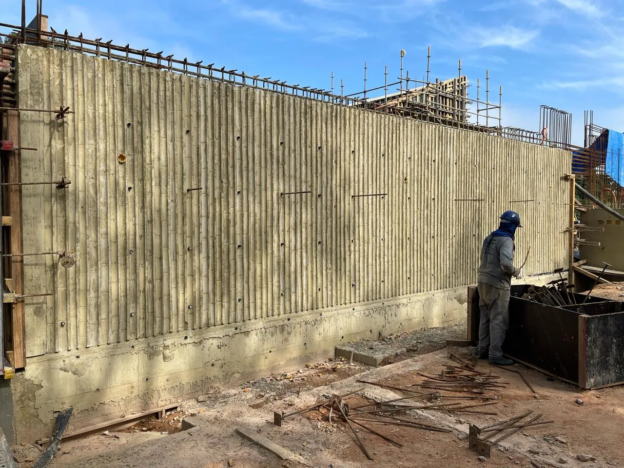 Estampa de bambu em concreto — registro de processo e obra.