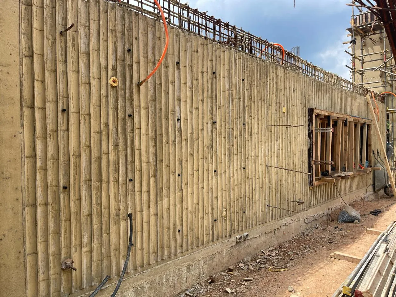 Estampa de bambu em concreto — registro de processo e obra.
