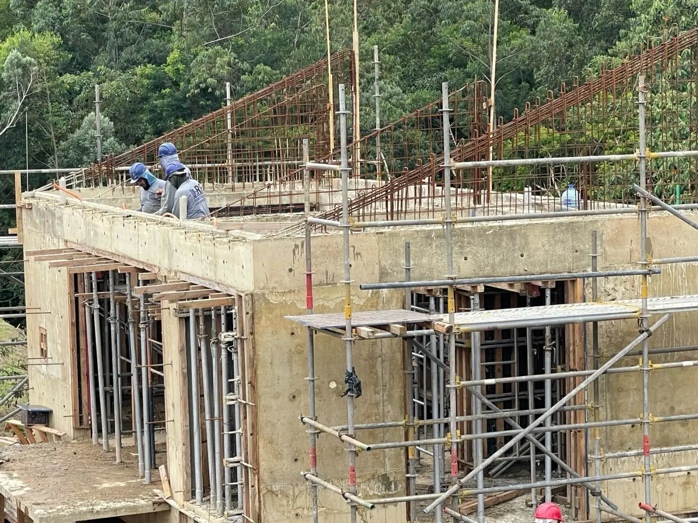 Estampa de bambu em concreto — registro de processo e obra.