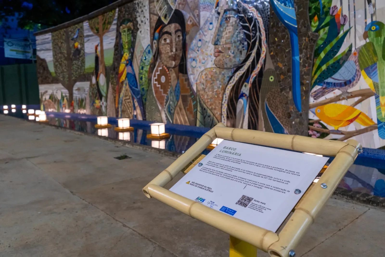 Decoração natalina em bambu — Natal Foz do Iguaçu 2025 (foto Marcos Labanca).