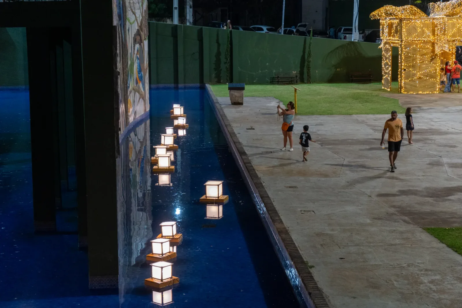 Decoração natalina em bambu — Natal Foz do Iguaçu 2025 (foto Marcos Labanca).