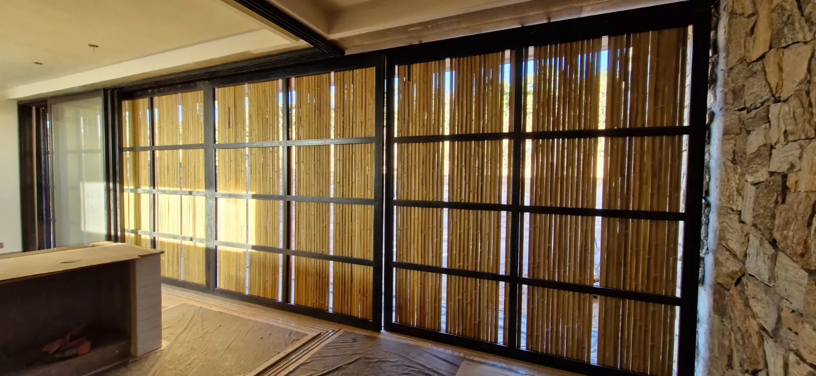Revestimento/brise de bambu da InCasa Residence — registro de obra.