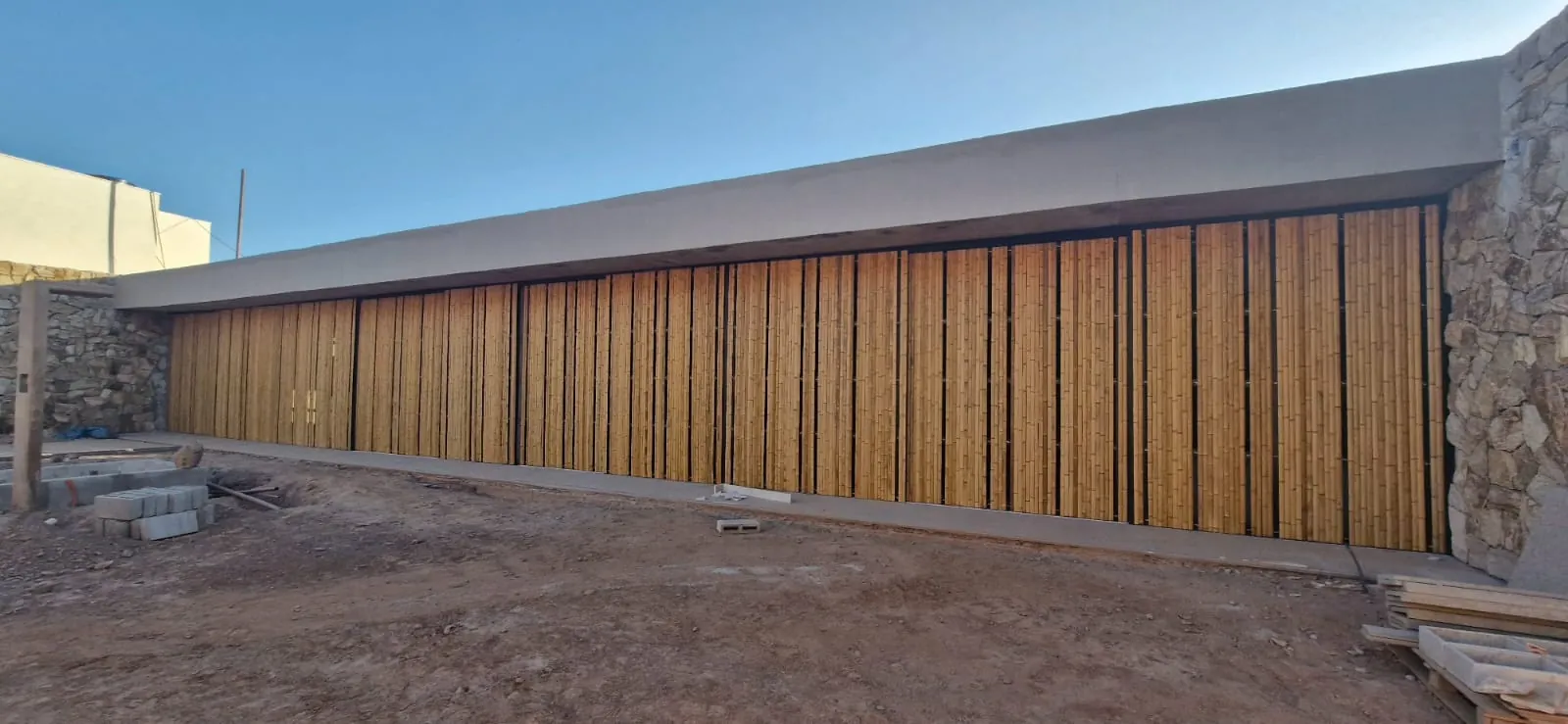 Revestimento/brise de bambu da InCasa Residence — registro de obra.
