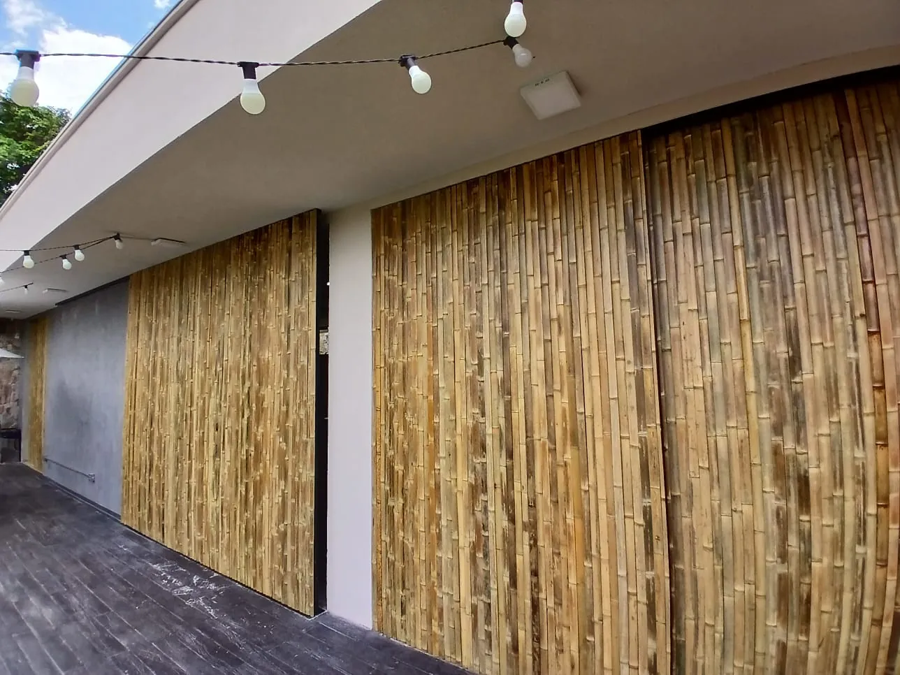 Revestimento/brise de bambu da InCasa Residence — registro de obra.