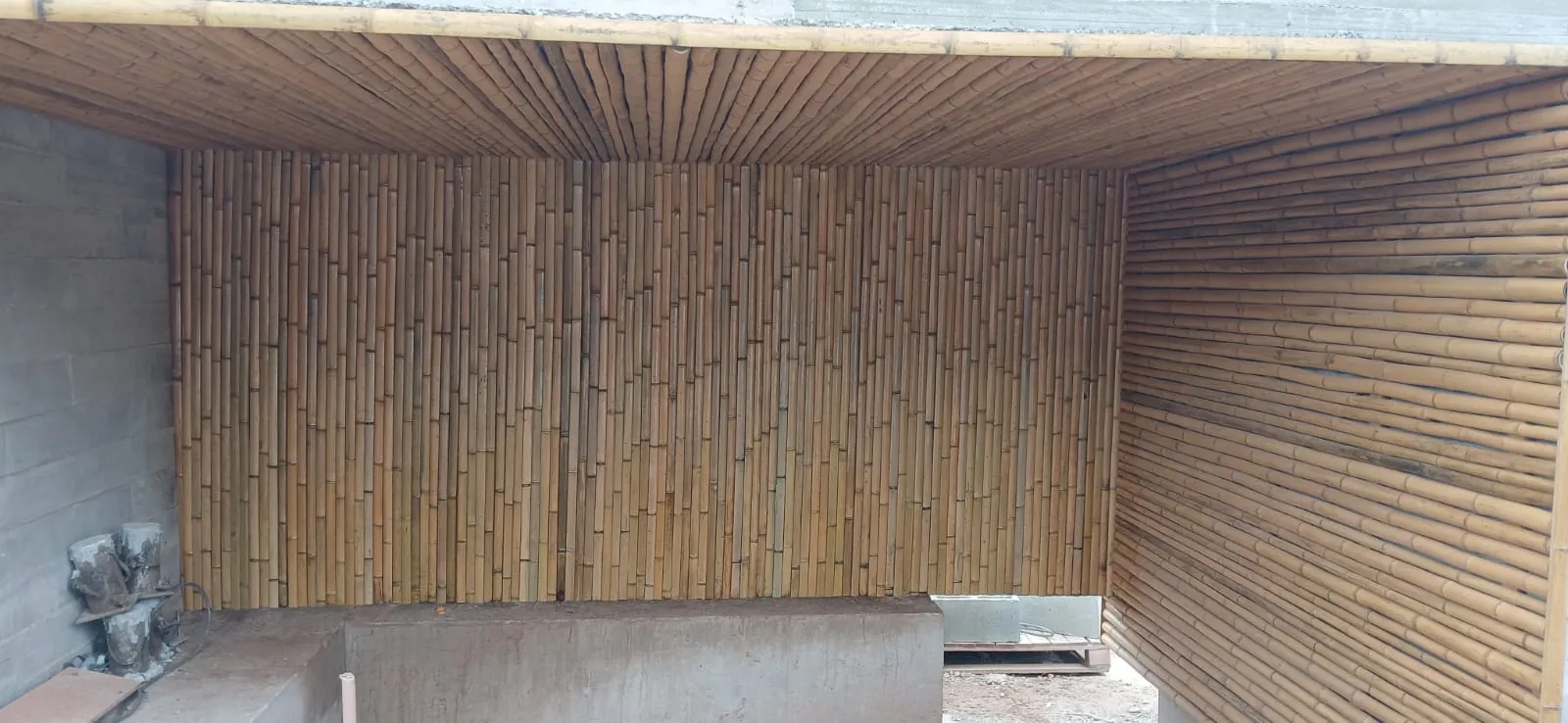 Revestimento/brise de bambu da InCasa Residence — registro de obra.