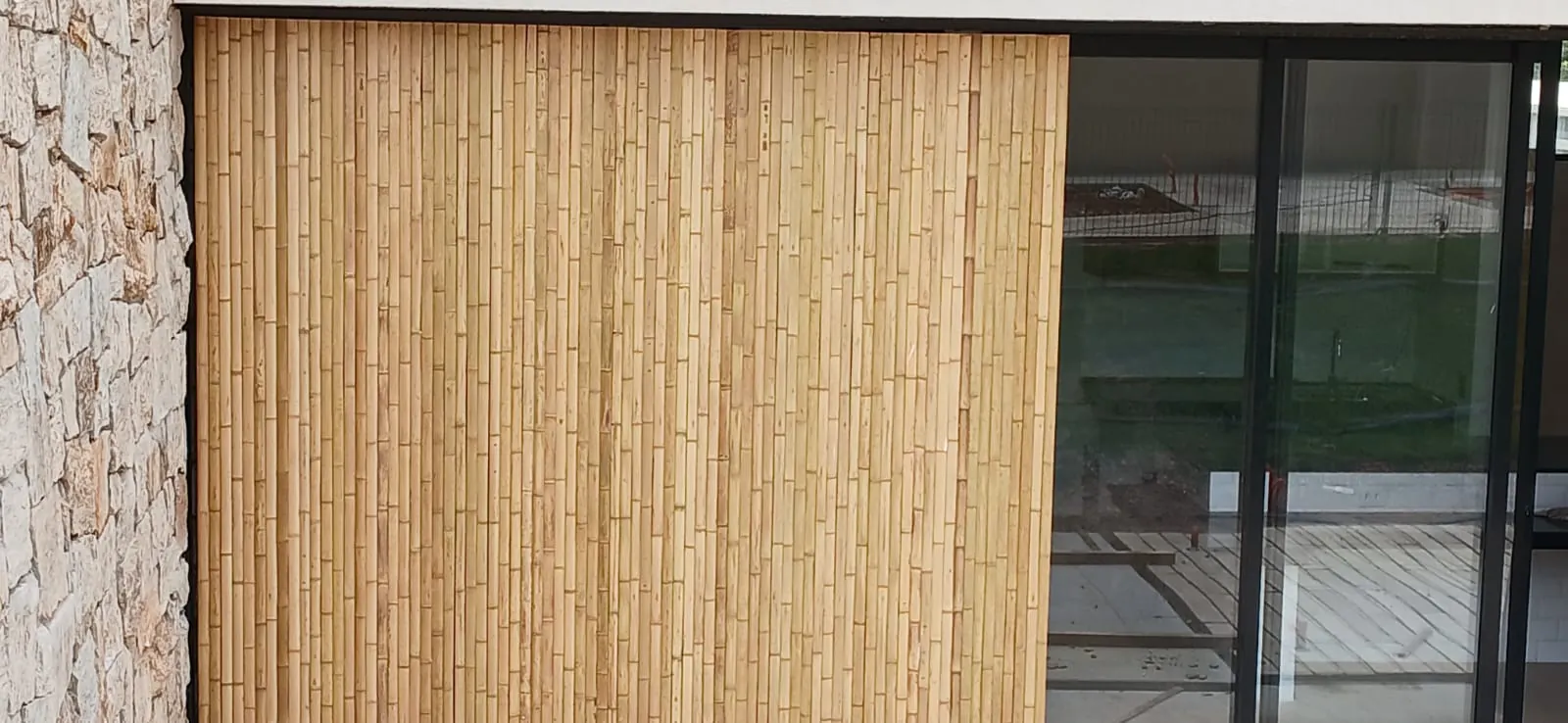 Revestimento/brise de bambu da InCasa Residence — registro de obra.
