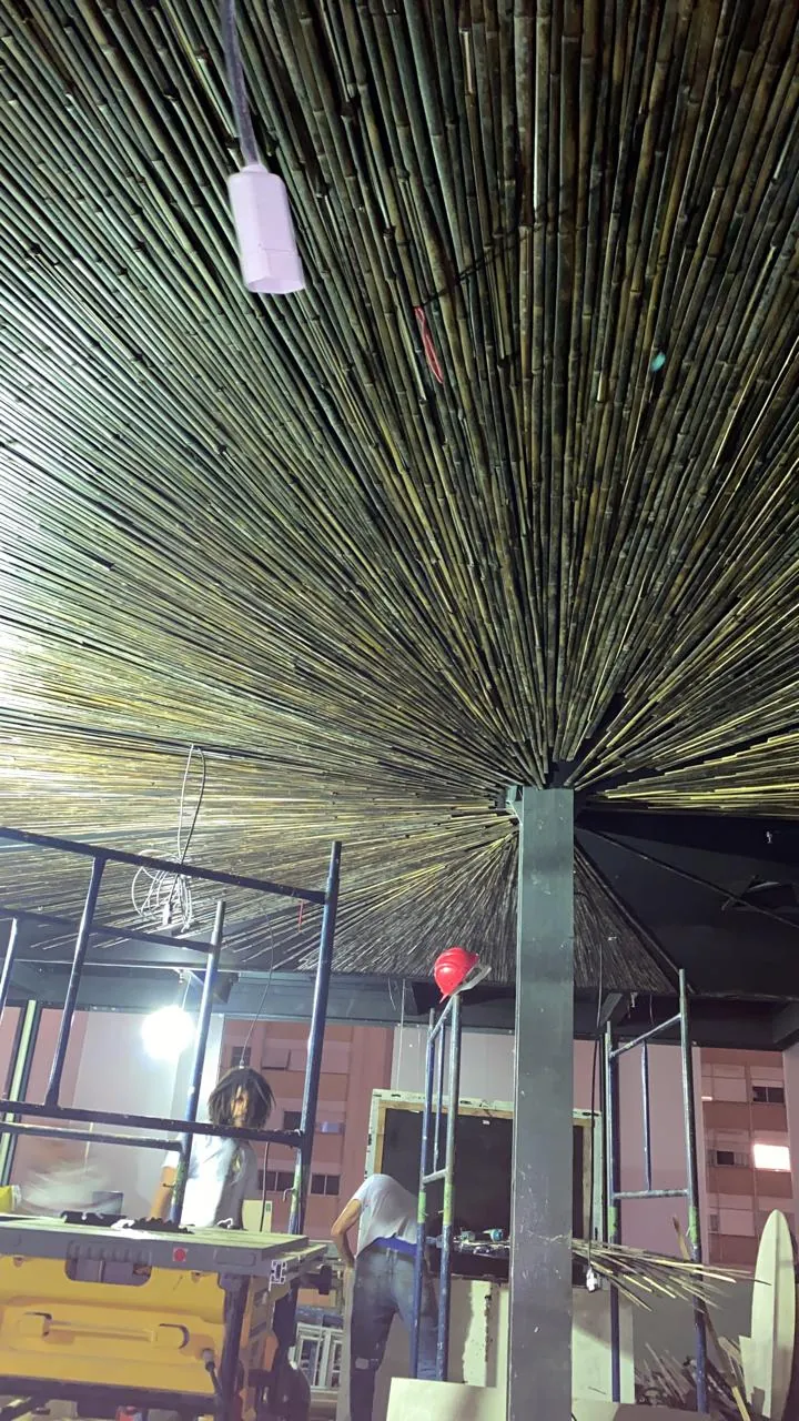 Forro escultórico em cone de bambu do Restaurante Makoto — registro de obra.