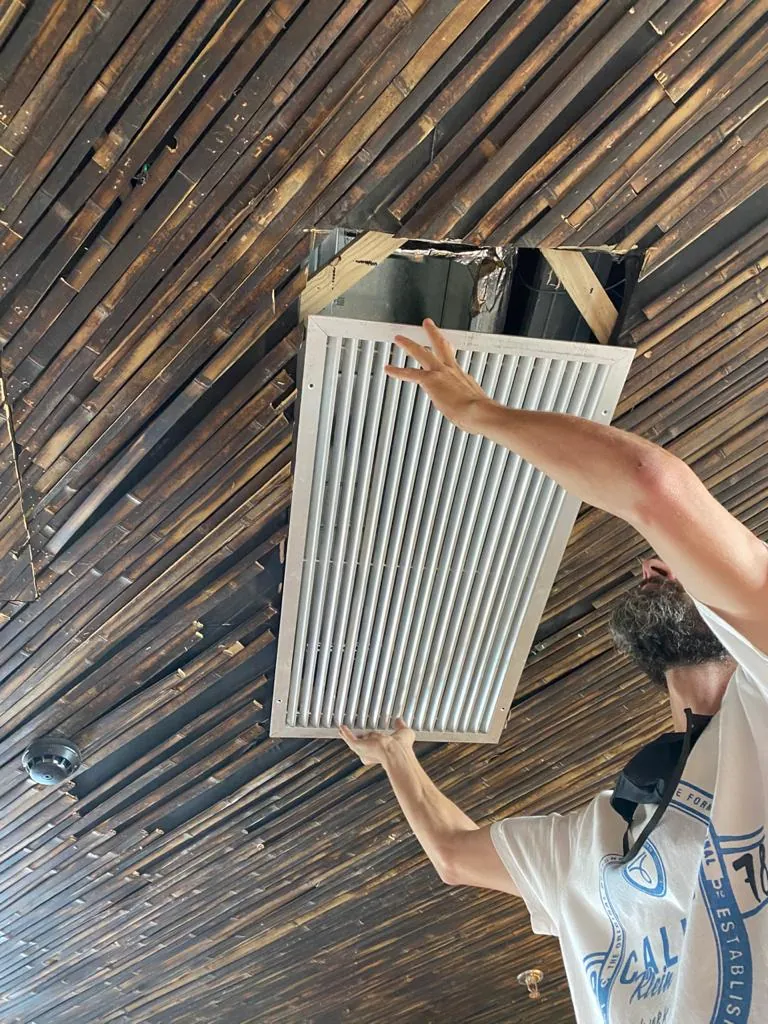 Forro escultórico em cone de bambu do Restaurante Makoto — registro de obra.
