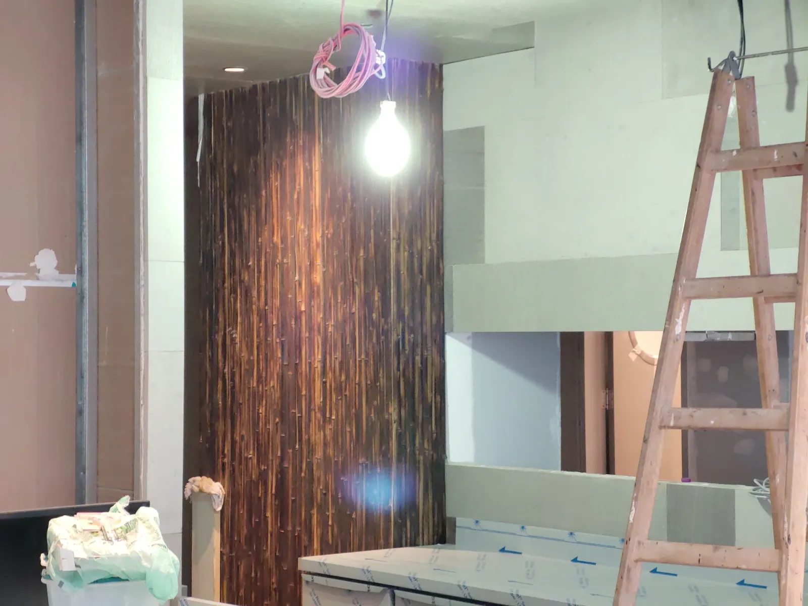 Forro escultórico em cone de bambu do Restaurante Makoto — registro de obra.