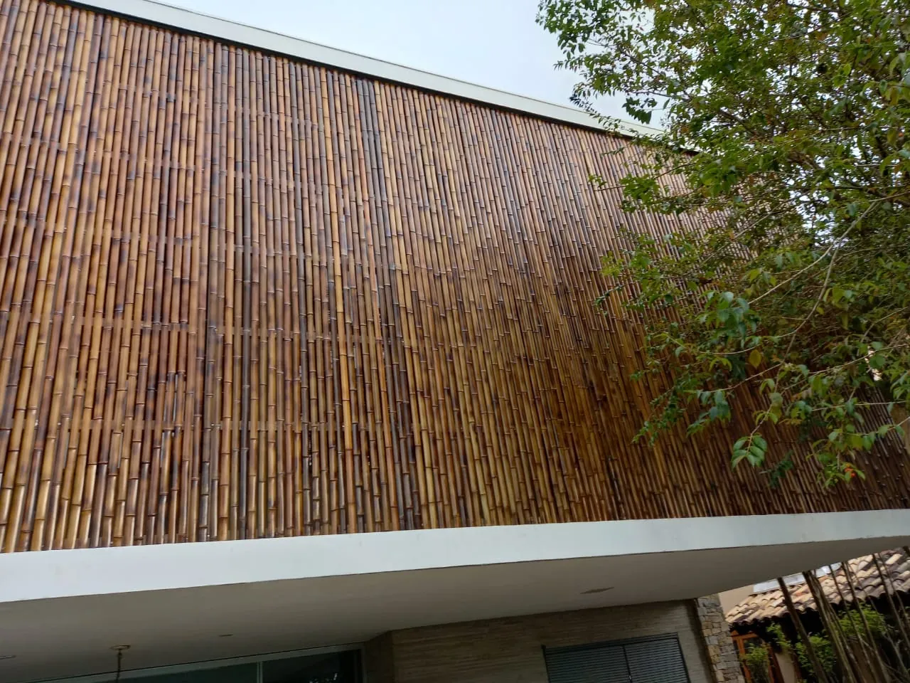 Revestimento de bambu da Casa da Praia da Feiticeira (MK27) — registro de obra.