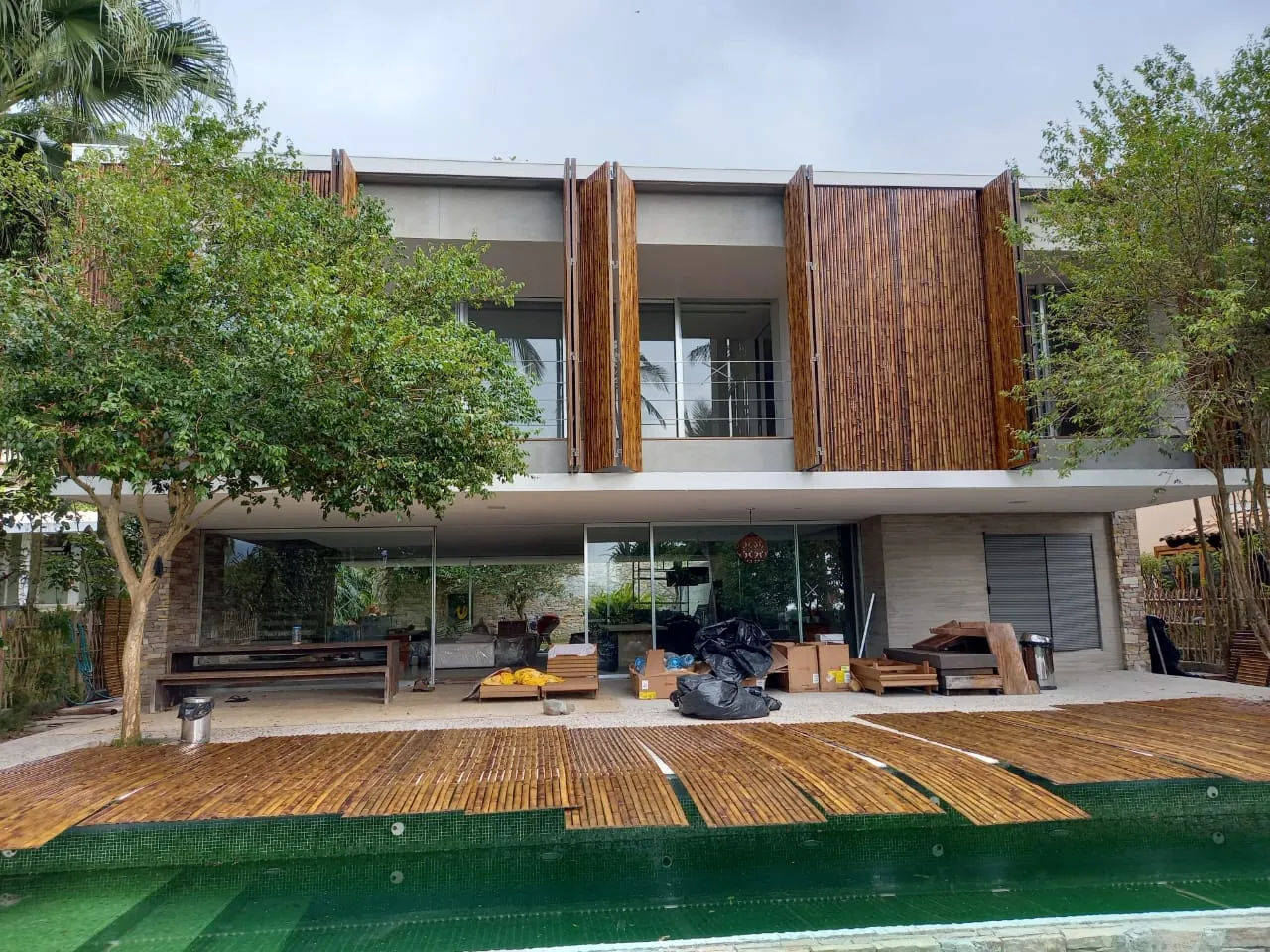 Revestimento de bambu da Casa da Praia da Feiticeira (MK27) — registro de obra.