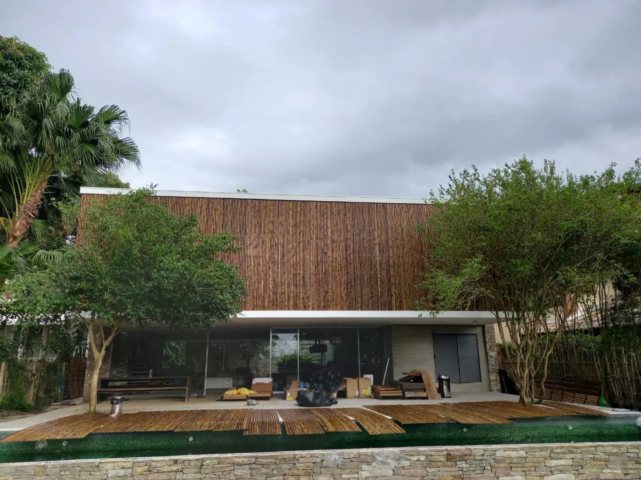 Revestimento de bambu da Casa da Praia da Feiticeira (MK27) — registro de obra.