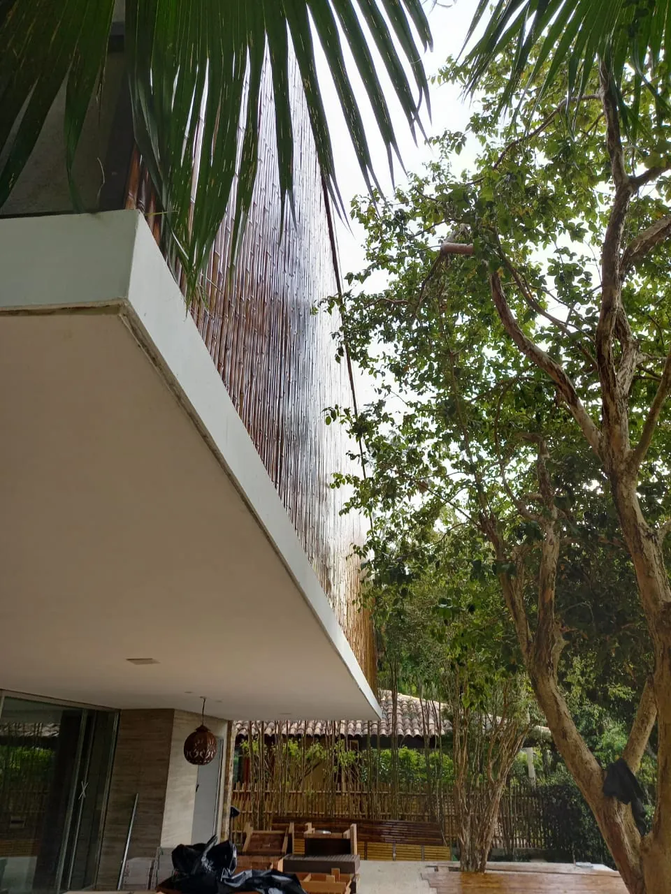 Revestimento de bambu da Casa da Praia da Feiticeira (MK27) — registro de obra.