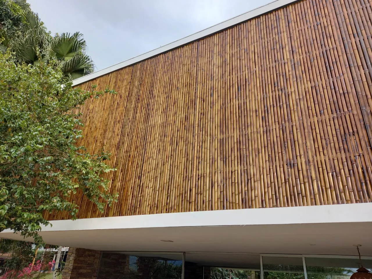 Revestimento de bambu da Casa da Praia da Feiticeira (MK27) — registro de obra.