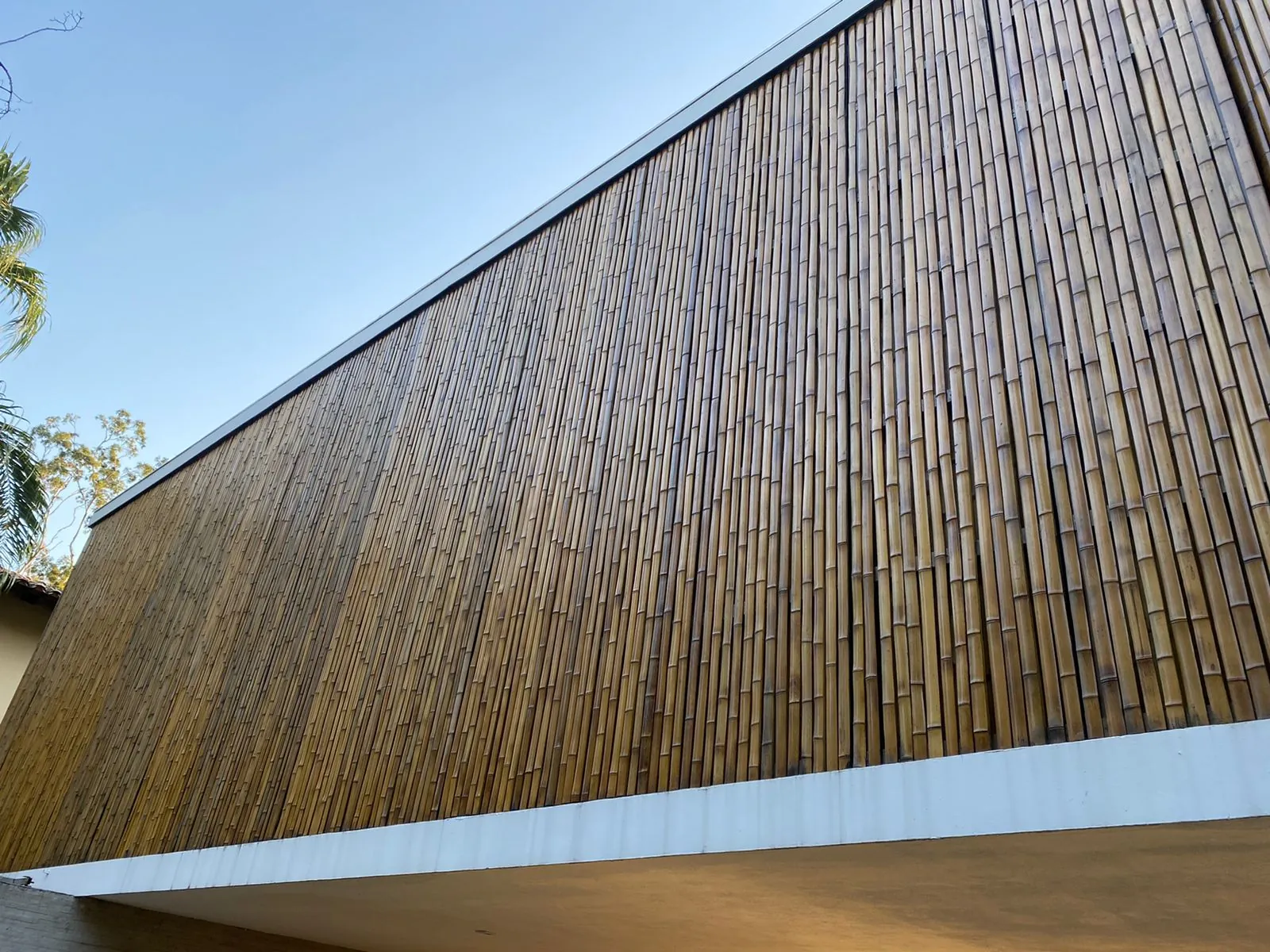 Revestimento de bambu da Casa da Praia da Feiticeira (MK27) — registro de obra.