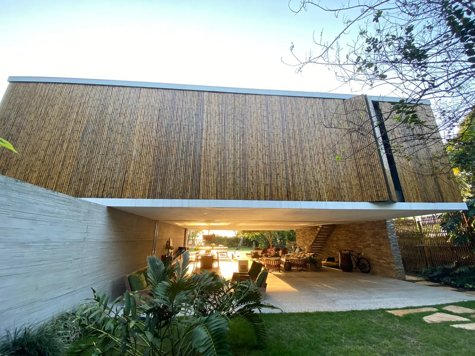 Revestimento de bambu da Casa da Praia da Feiticeira (MK27) — registro de obra.