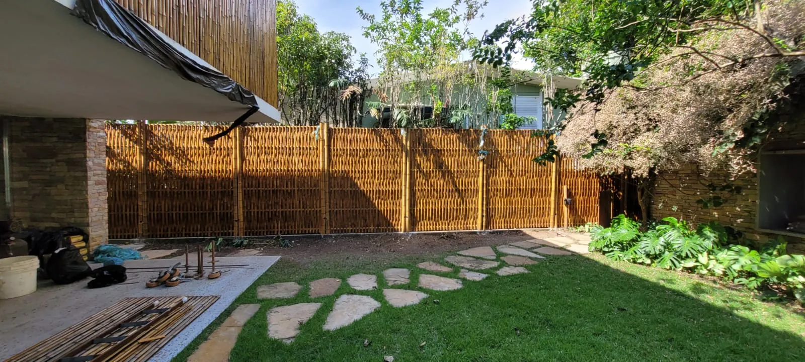 Revestimento de bambu da Casa da Praia da Feiticeira (MK27) — registro de obra.