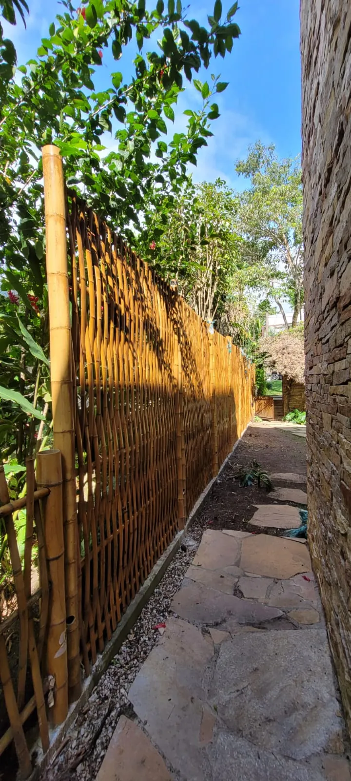 Revestimento de bambu da Casa da Praia da Feiticeira (MK27) — registro de obra.
