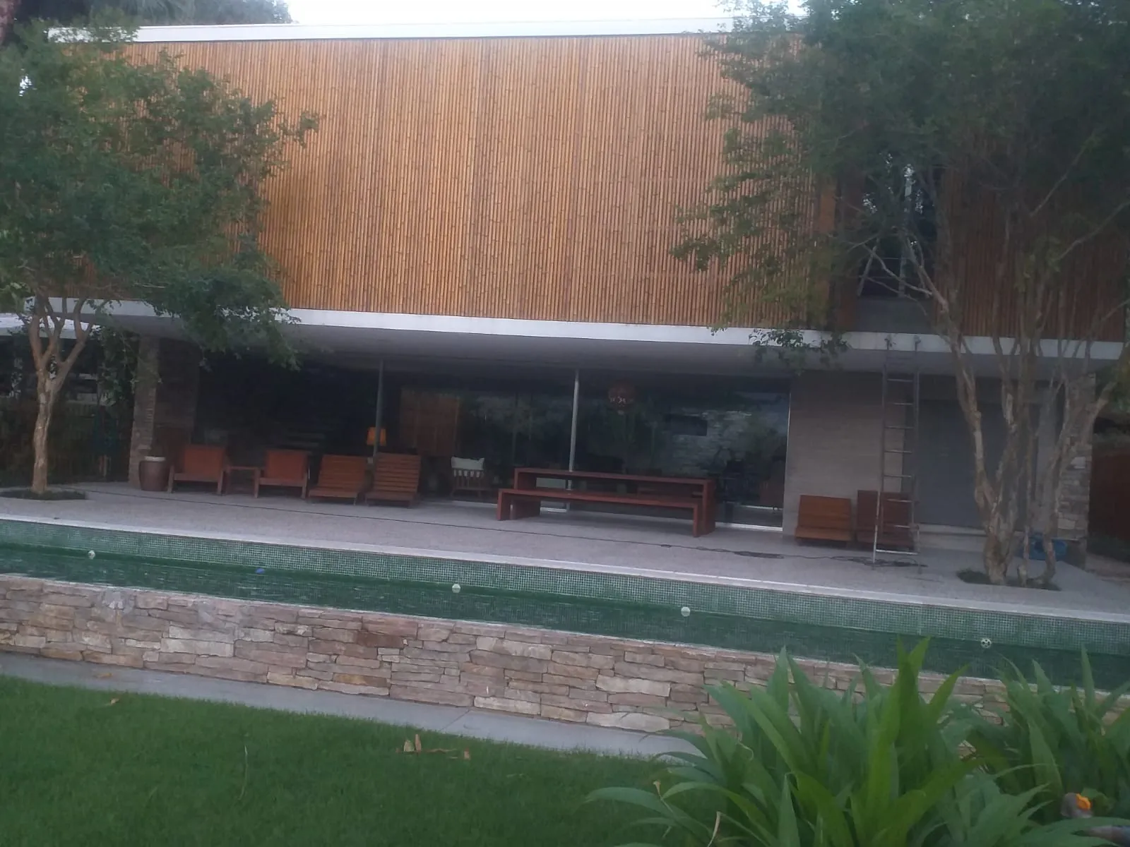 Revestimento de bambu da Casa da Praia da Feiticeira (MK27) — registro de obra.