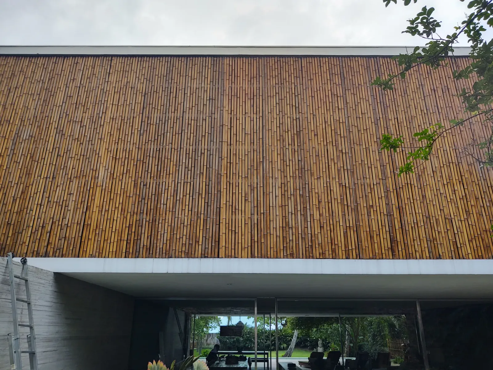 Revestimento de bambu da Casa da Praia da Feiticeira (MK27) — registro de obra.
