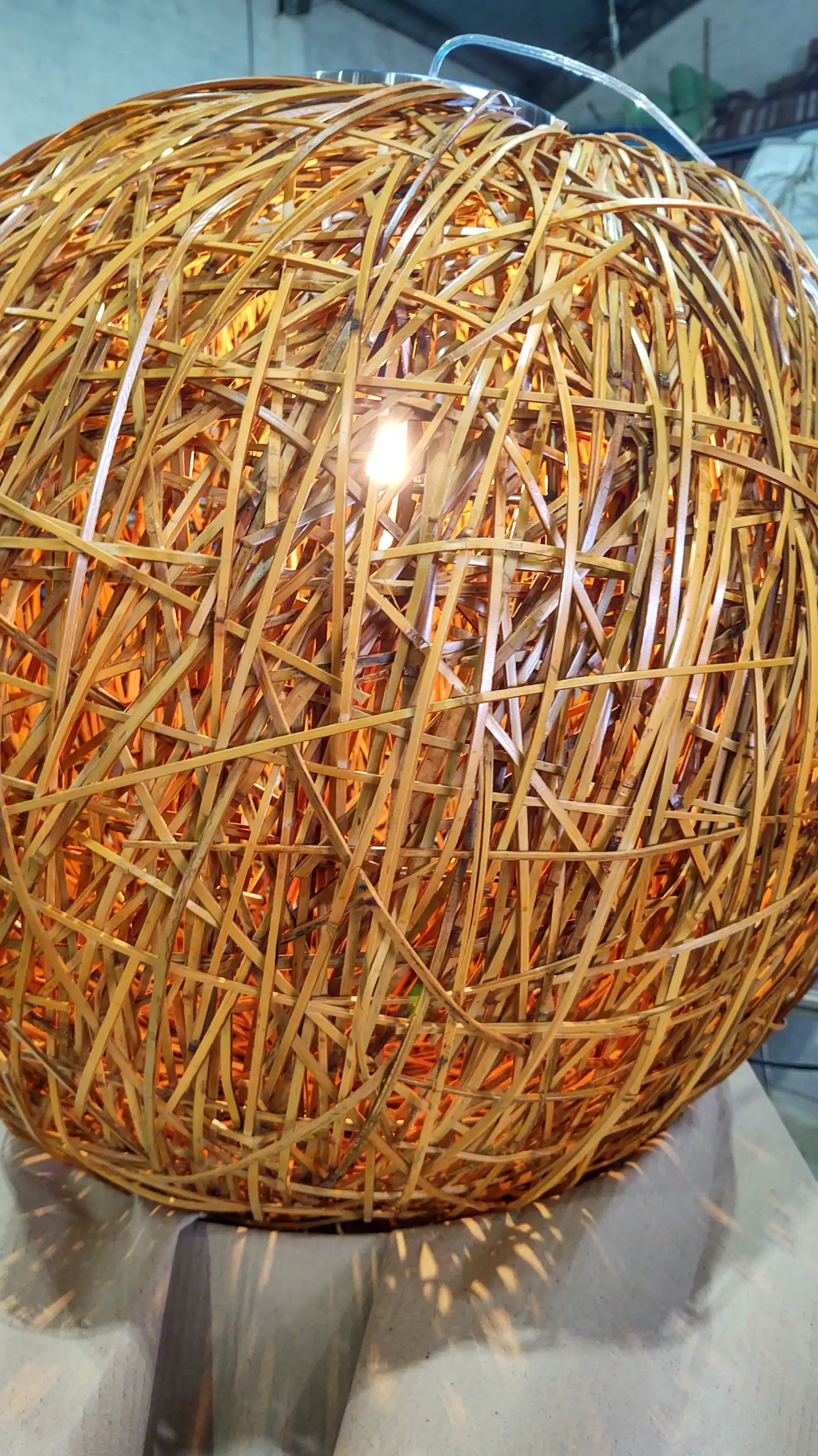 Luminária Ninho em bambu — registro de produção (Luminária Ninho — Studio Objeto / Arthur Casas).