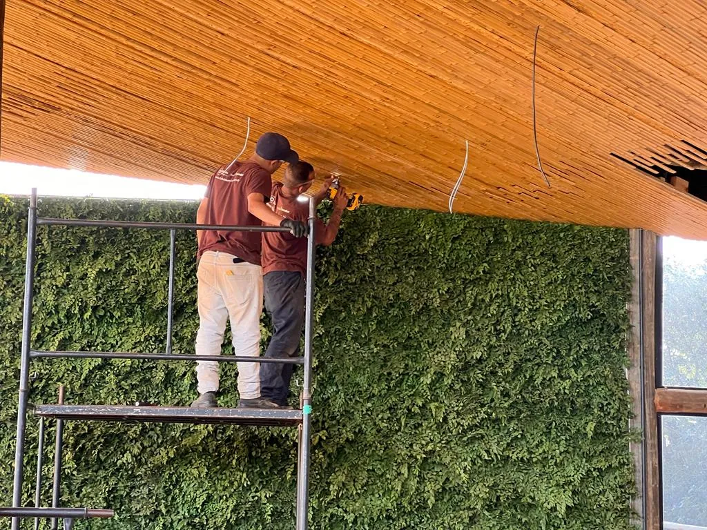 Estrutura e revestimentos de bambu do Vanara Bubble — registro de obra.