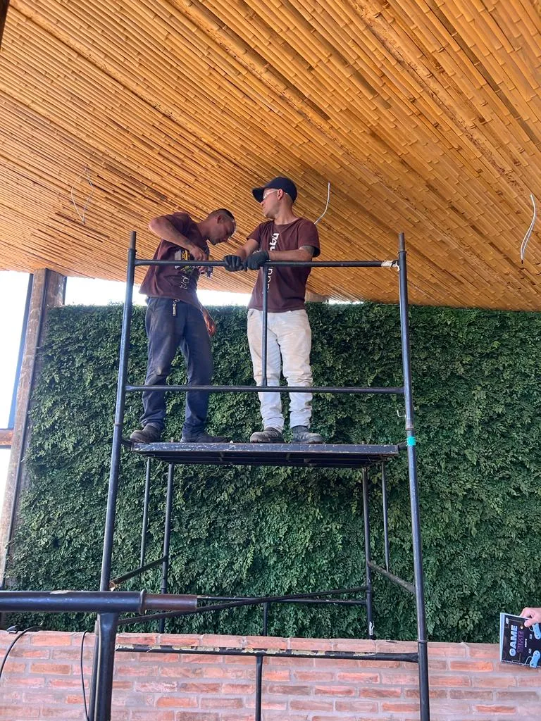 Estrutura e revestimentos de bambu do Vanara Bubble — registro de obra.