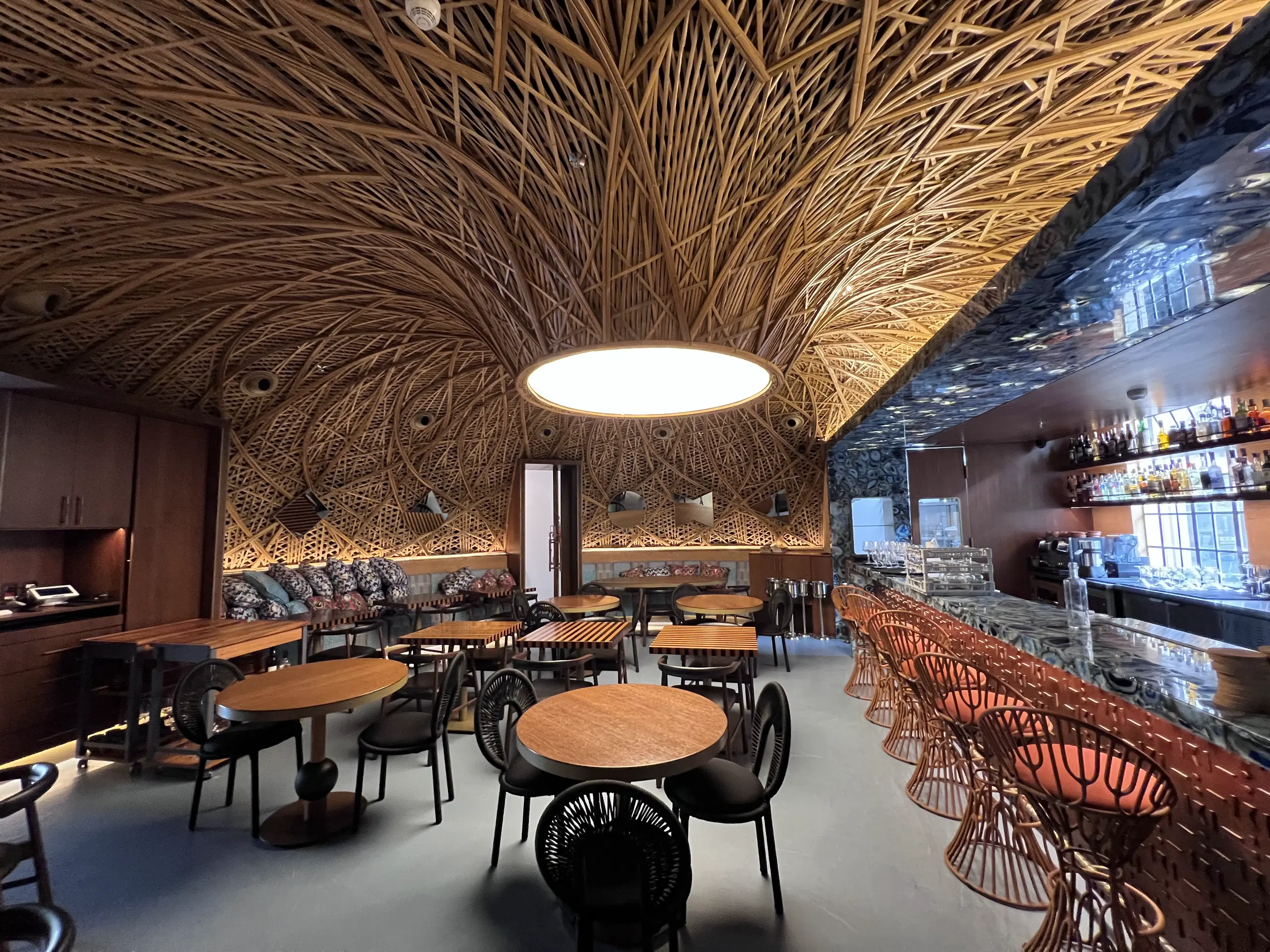 Salão com cúpula trançada de bambu — Cidade Matarazzo, engenharia Tudubambusa